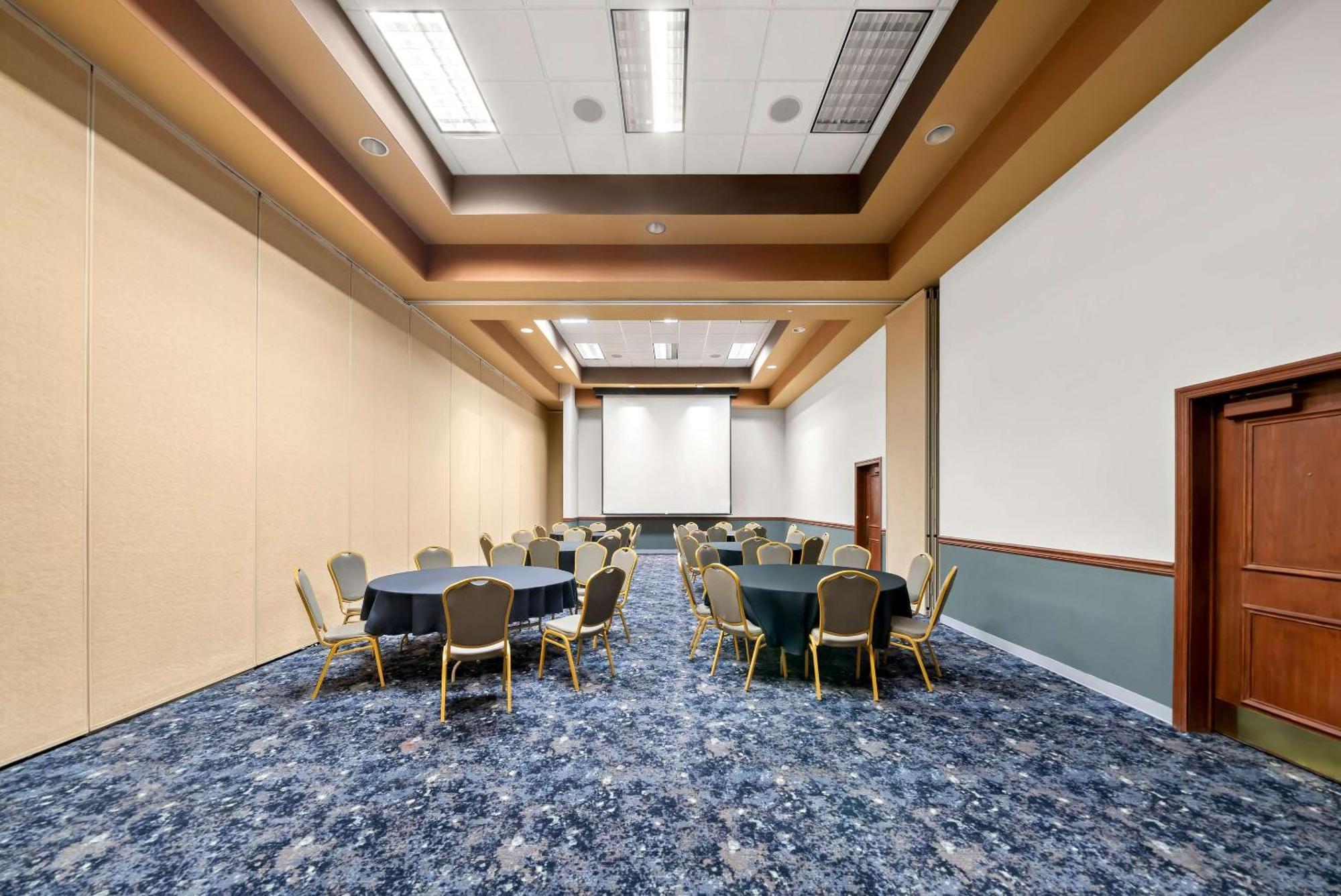 Clarion Inn & Suites And Convention Center Kearney Exterior foto