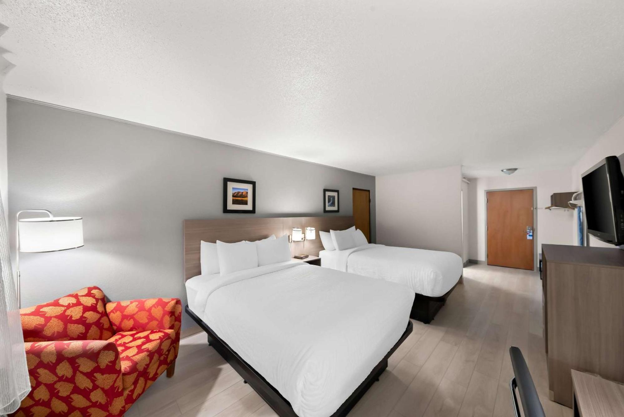 Clarion Inn & Suites And Convention Center Kearney Exterior foto